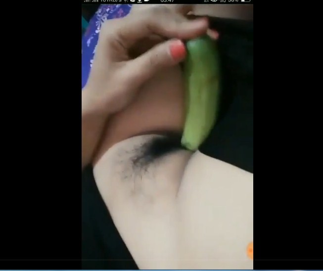 Hanya Timun Yang Menemani Saat Sange Memuncak