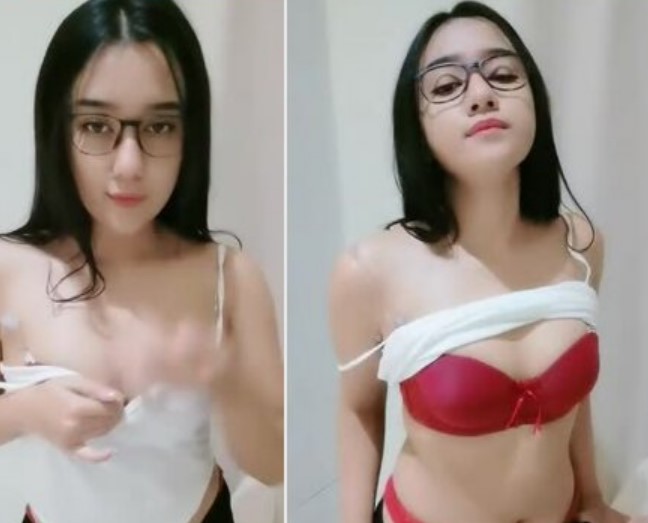 Si Beha Merah Seksi Menggoda Banget